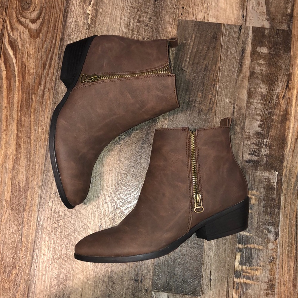NWOT Chelsea Boot
